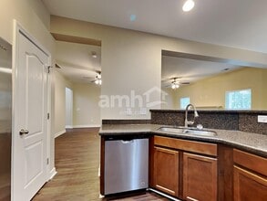 120 Maywood Drive in Moncks Corner, SC - Foto de edificio - Building Photo