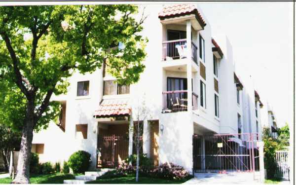 633 E Lomita Ave in Glendale, CA - Foto de edificio - Building Photo