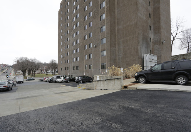 Wesley Senior Towers in St. Joseph, MO - Building Photo - Building Photo