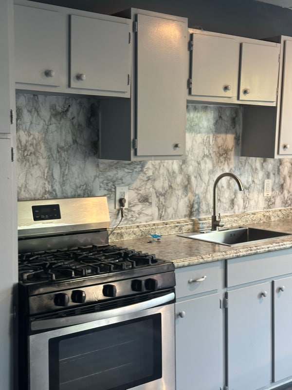 327 E 6th Ave in Altoona, PA - Foto de edificio - Building Photo