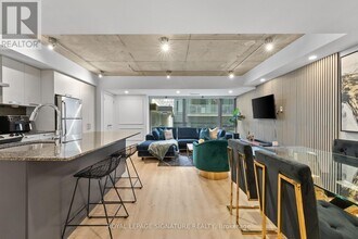 95 Bathurst St in Toronto, ON - Building Photo - Building Photo