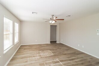 18133 Topsail St in Manor, TX - Foto de edificio - Building Photo