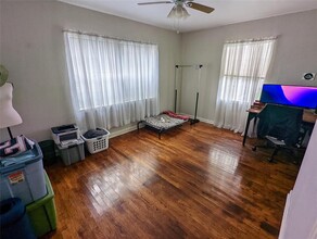 208 Melbourne St in Houston, TX - Foto de edificio - Building Photo