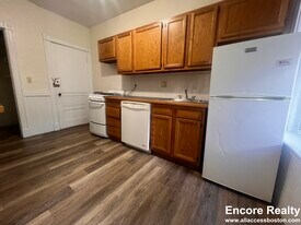 19 Mount Hood Rd, Unit 5 in Boston, MA - Building Photo