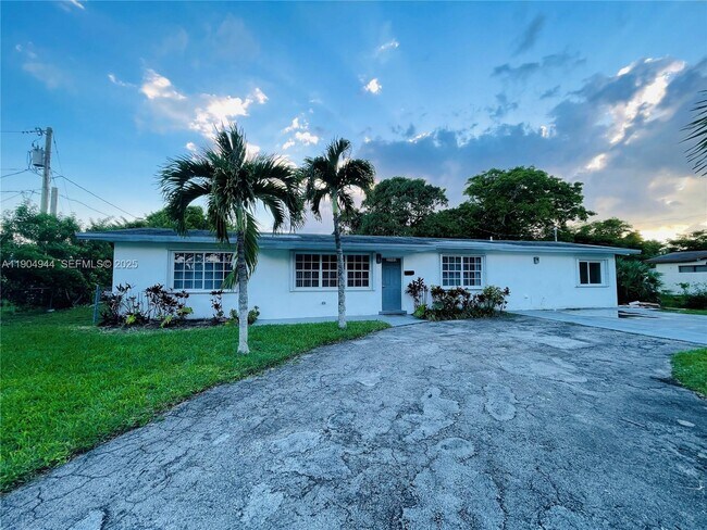 20560 SW 113th Rd in Miami, FL - Building Photo - Building Photo