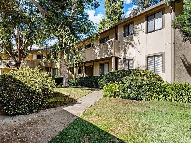 property at 1038 N Abbott Ave