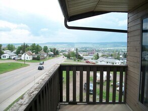 Ridgeview Apartments in Dawson Creek, BC - Building Photo - Building Photo