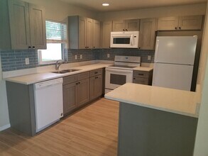 914 Santa Barbara Blvd in Cape Coral, FL - Building Photo - Building Photo