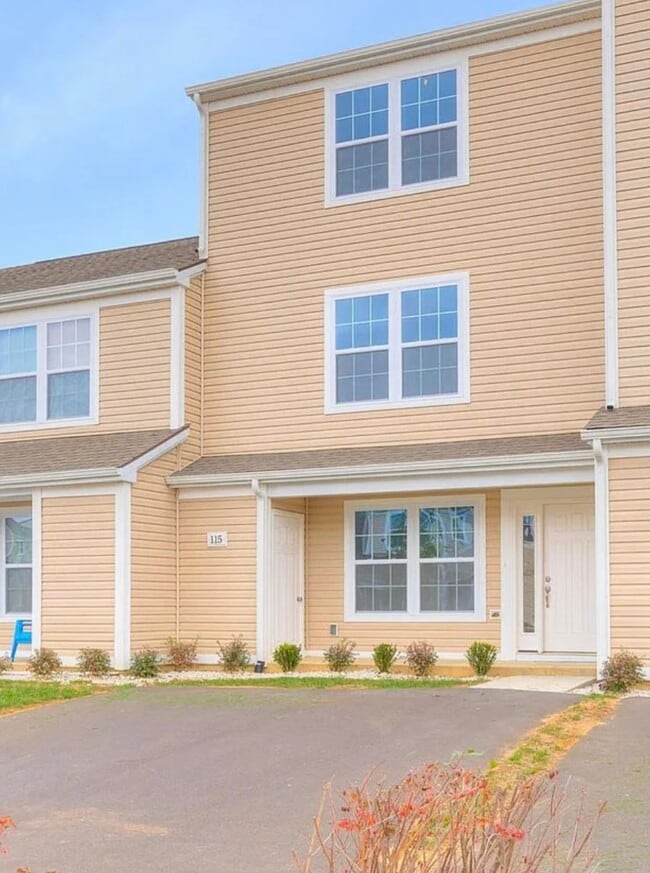 645 Twisted Oak Dr NW