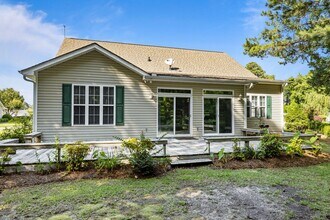 212 Carefree Ln in Morehead City, NC - Building Photo - Building Photo