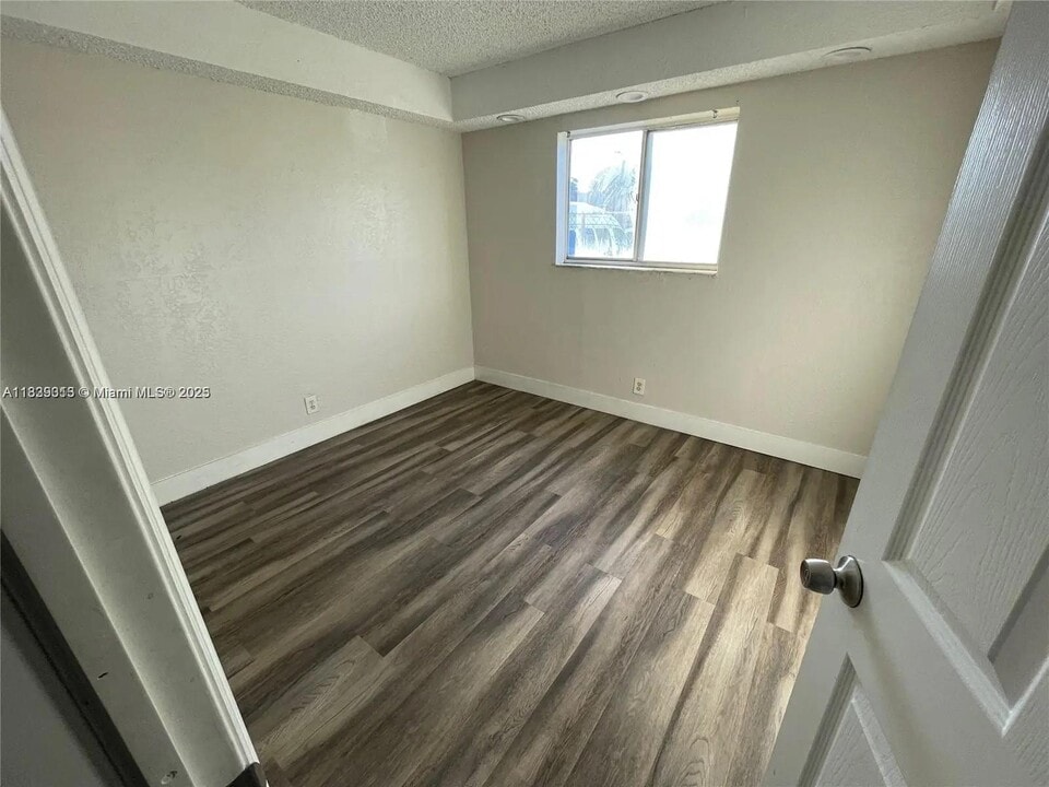 2150 Madison St in Hollywood, FL - Building Photo