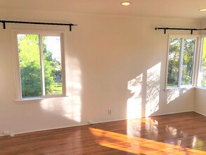 6441 W 86th Pl in Los Angeles, CA - Foto de edificio - Building Photo