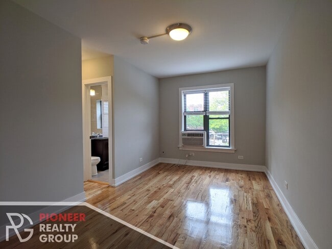 2850 N Mildred Ave, Unit 1 in Chicago, IL - Building Photo - Building Photo