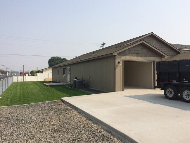 1603 W Fern Dr in Moses Lake, WA - Building Photo - Building Photo