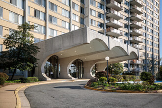 The Fountains in Alexandria, VA - Building Photo - Building Photo