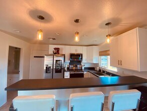 92-7049-7049 Elele St in Kapolei, HI - Building Photo - Building Photo