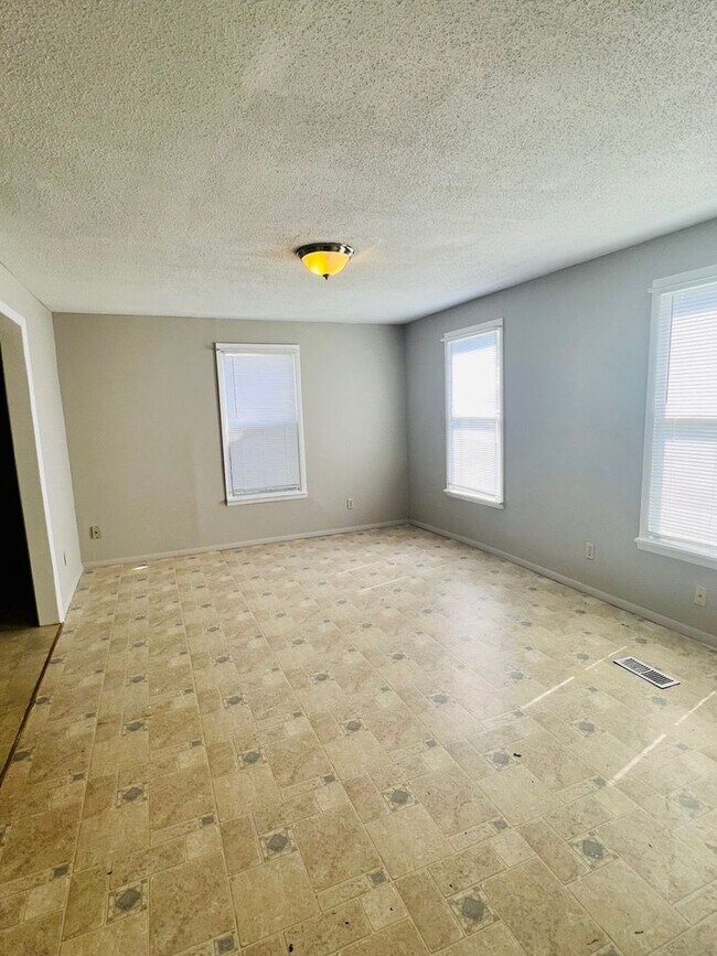 411 N Jefferson St in Junction City, KS - Building Photo - Building Photo