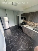 32 Van Cortlandt Park Ave in Yonkers, NY - Building Photo