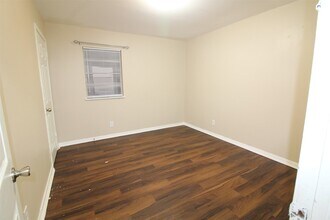 6631 Castlebay Dr in Houston, TX - Foto de edificio - Building Photo