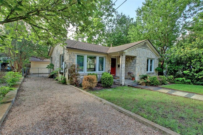 3407 Hollywood Ave in Austin, TX - Foto de edificio - Building Photo