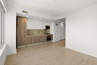 169 W Elm St in Chicago, IL - Building Photo - Building Photo