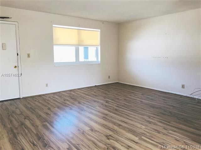 930 N 14th Ct-Unit -11 in Hollywood, FL - Building Photo - Building Photo