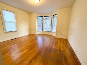 1568 Tremont St, Unit 1 in Boston, MA - Foto de edificio - Building Photo