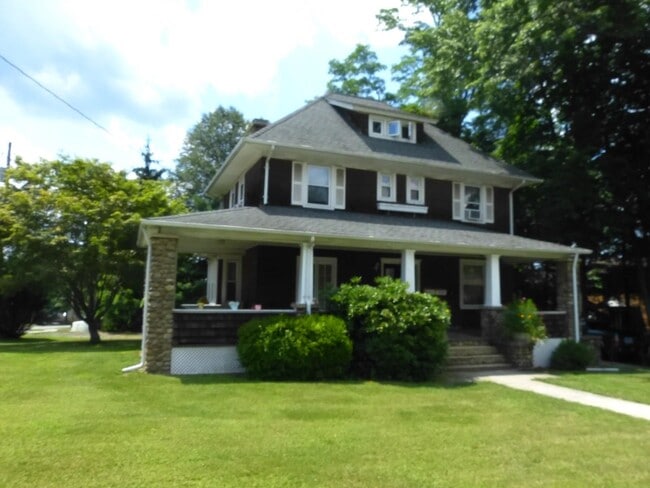 27 S Middletown Rd in Pearl River, NY - Building Photo - Building Photo