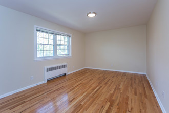 451 Main St in Northport, NY - Foto de edificio - Interior Photo