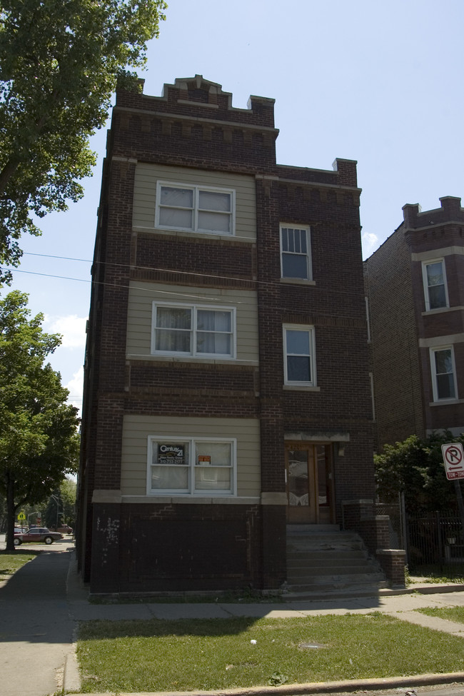 4201 W Hirsch St in Chicago, IL - Building Photo - Building Photo