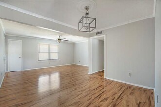 5817 Sandhurst Ln in Dallas, TX - Building Photo - Building Photo
