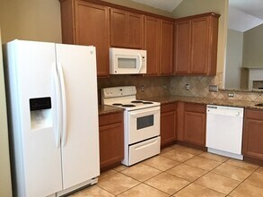 8723 Rollick Dr in Tomball, TX - Foto de edificio - Building Photo