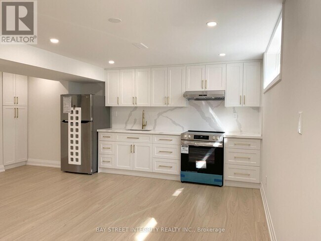 77 Wareside Rd in Toronto, ON - Building Photo - Building Photo