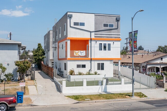 1626 S La Brea Ave in Los Angeles, CA - Building Photo - Building Photo