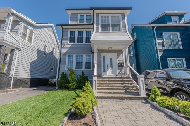 property at 29 Wolf Pl