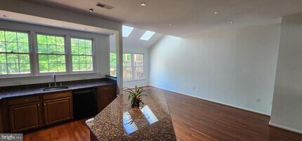 20320 Burnley Square in Sterling, VA - Building Photo - Building Photo