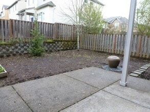 2472 NW Rogue Valley Terrace in Beaverton, OR - Building Photo - Building Photo