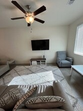 324 W Kimball Ave in Visalia, CA - Building Photo - Building Photo