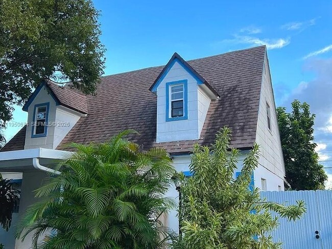 1990 NE 183rd St in North Miami Beach, FL - Building Photo - Building Photo