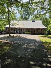 9050 Higgins Rd in Quinton, VA - Building Photo - Building Photo