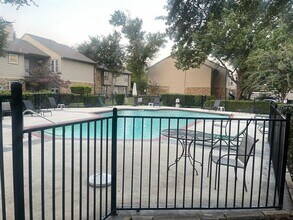 5300 Keller Springs Rd in Dallas, TX - Building Photo - Building Photo