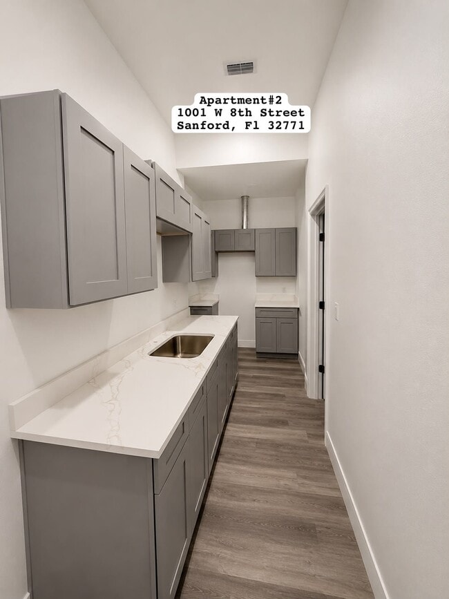 1001 W 8th St