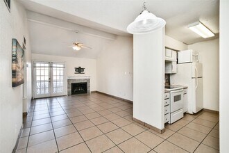 10211 Sugar Branch Dr in Houston, TX - Foto de edificio - Building Photo