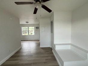 1225 E New Haven Ave in Melbourne, FL - Foto de edificio - Building Photo