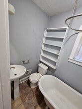 430 W Clinton St, Unit B in Elmira, NY - Building Photo - Building Photo