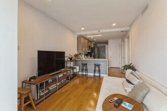 21-17 31st Ave in Queens, NY - Building Photo - Building Photo