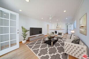 230 Bicknell Ave in Santa Monica, CA - Building Photo