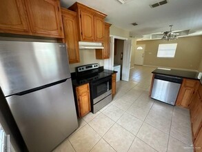 1700 W Douglas Ave in Pharr, TX - Building Photo - Building Photo