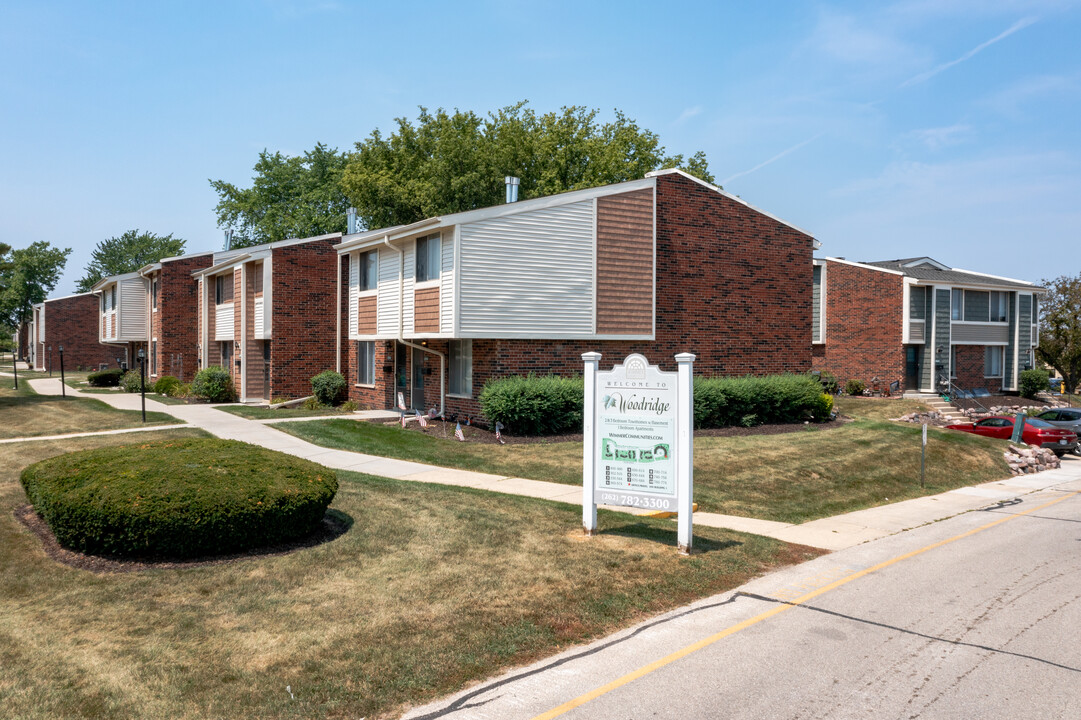 Woodridge Apartments and Townhomes in New Berlin, WI - Building Photo