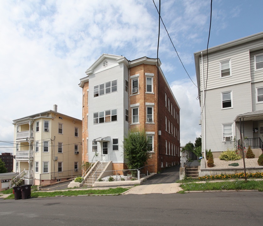 58-60 Booth St in New Britain, CT - Building Photo